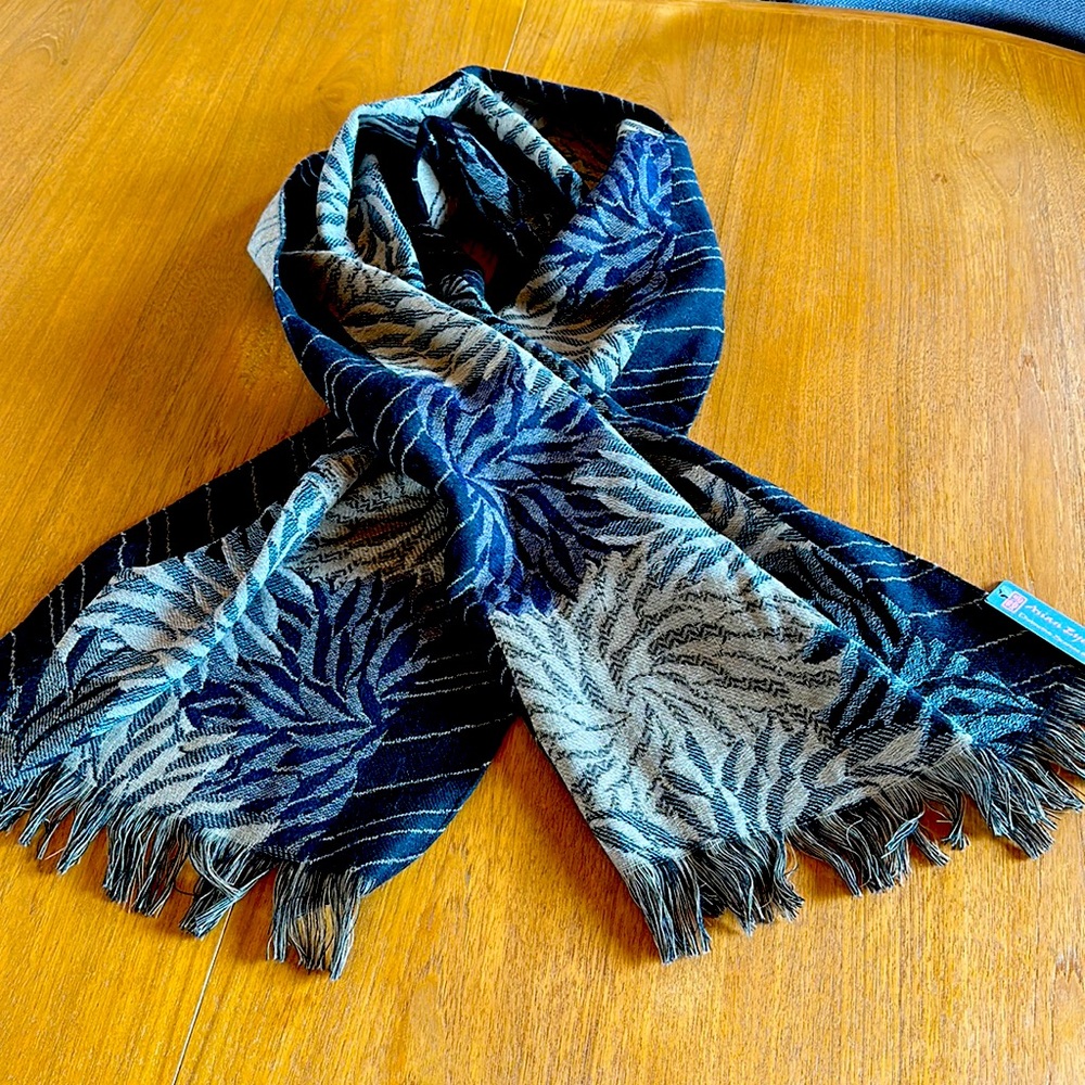 Asian Eye flower print 100% wool scarf